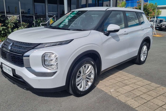 2024 Mitsubishi Outlander ES