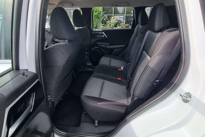 2024 Mitsubishi Outlander ES