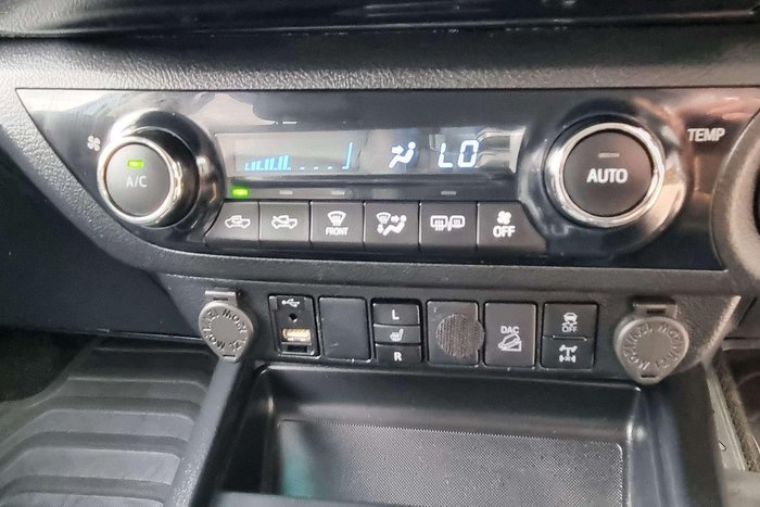 2021 Toyota Hilux SR5