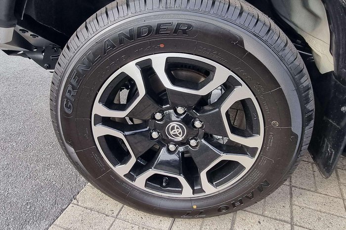 2021 Toyota Hilux SR5