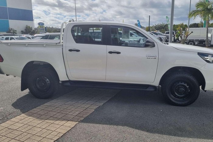 2022 Toyota Hilux SR