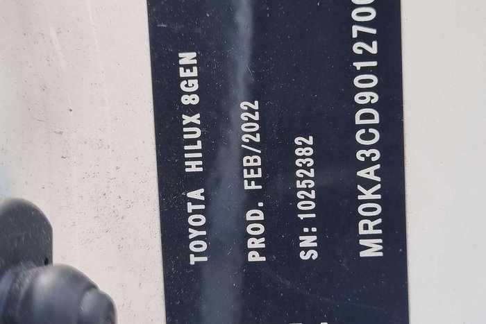 2022 Toyota Hilux SR