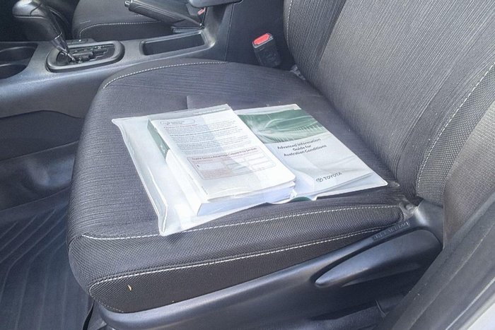 2022 Toyota Hilux SR