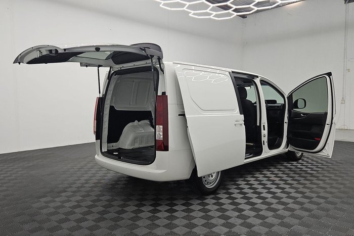 2023 Hyundai STARIA LOAD