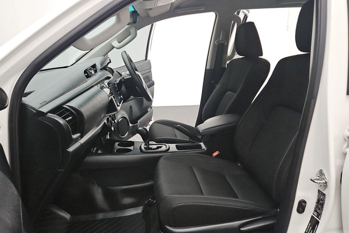 2022 Toyota Hilux SR