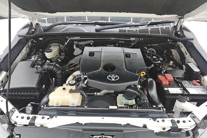 2022 Toyota Hilux SR