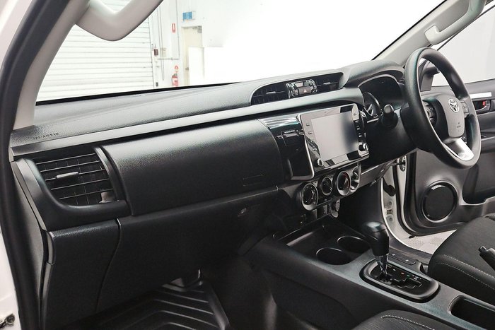 2022 Toyota Hilux SR