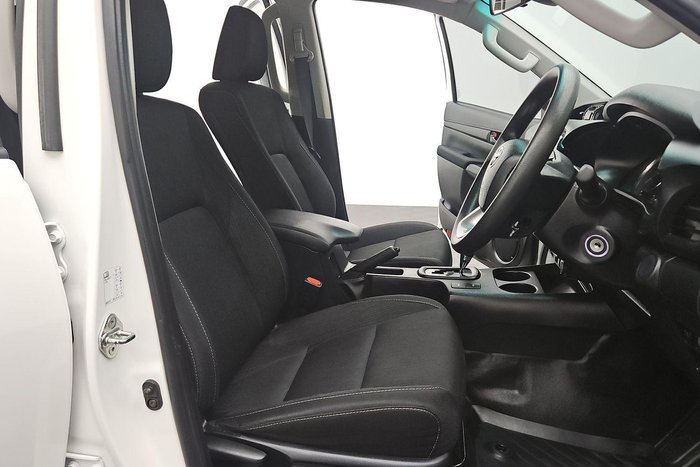 2022 Toyota Hilux SR