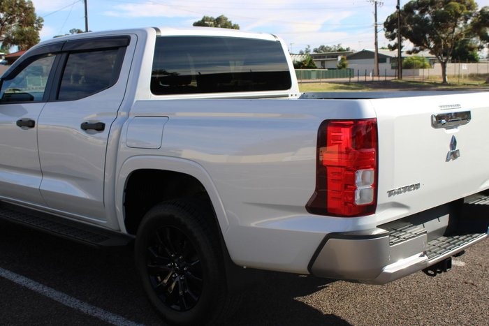 2025 Mitsubishi Triton GLX-R