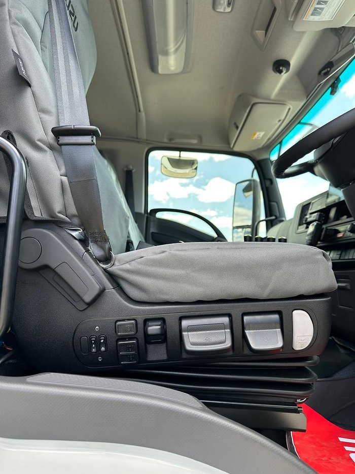 2026 Isuzu F Series FYJ 320-255 AT R60