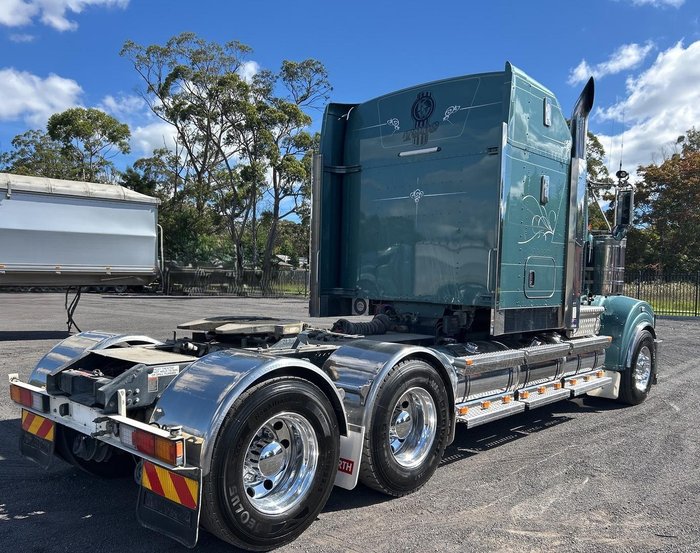 2022 Kenworth T909 Green