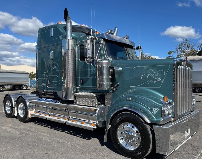 2022 Kenworth T909 Green