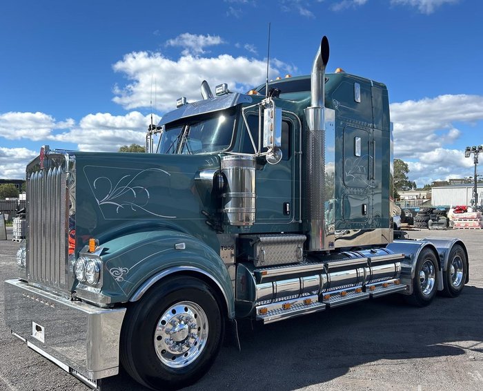 2022 Kenworth T909 Green