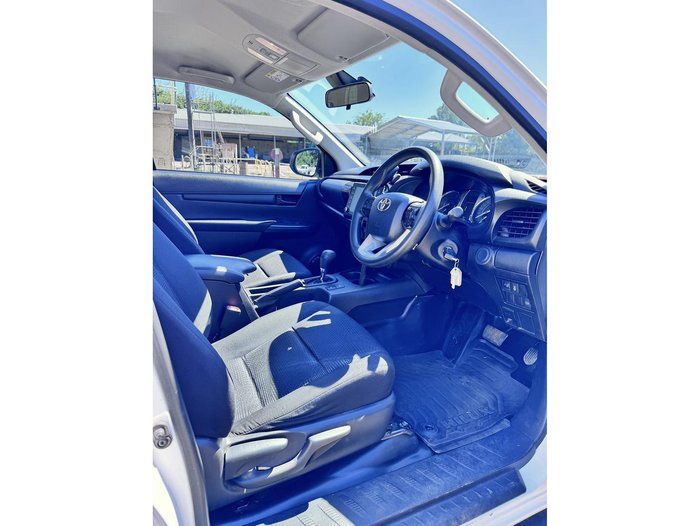 2024 Toyota Hilux SR