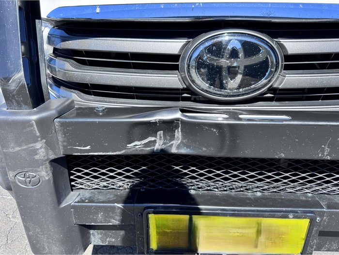 2024 Toyota Hilux SR