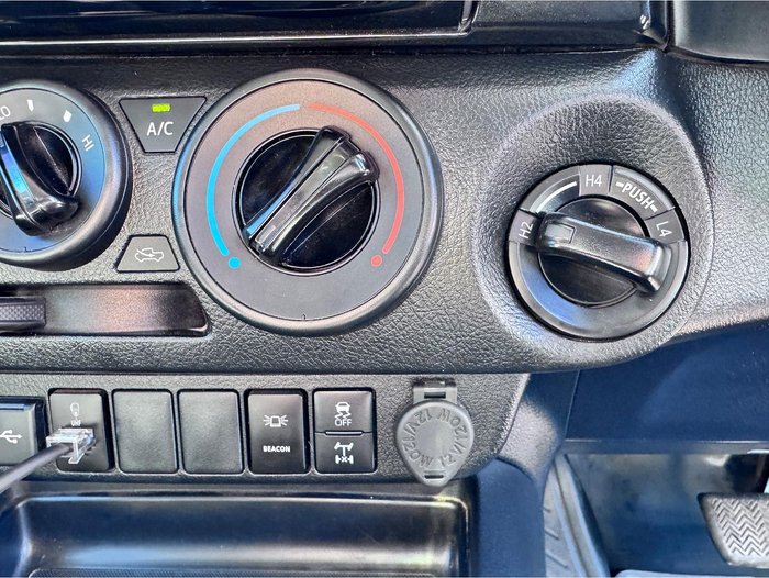 2024 Toyota Hilux SR