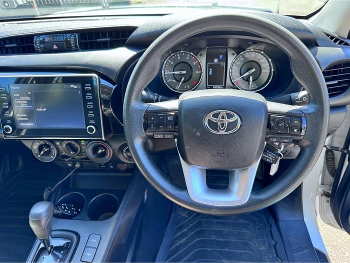 2024 Toyota Hilux SR