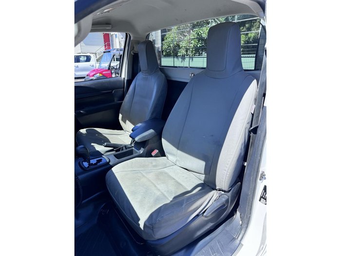 2024 Toyota Hilux SR