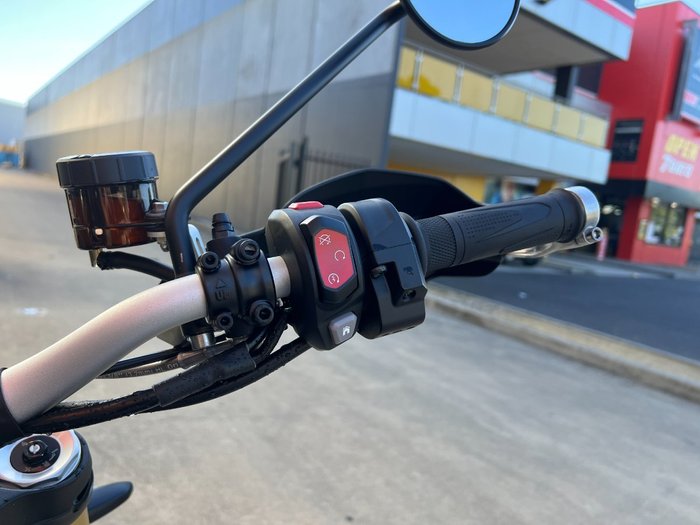 2024 Triumph SCRAMBLER 1200 XE BLACK