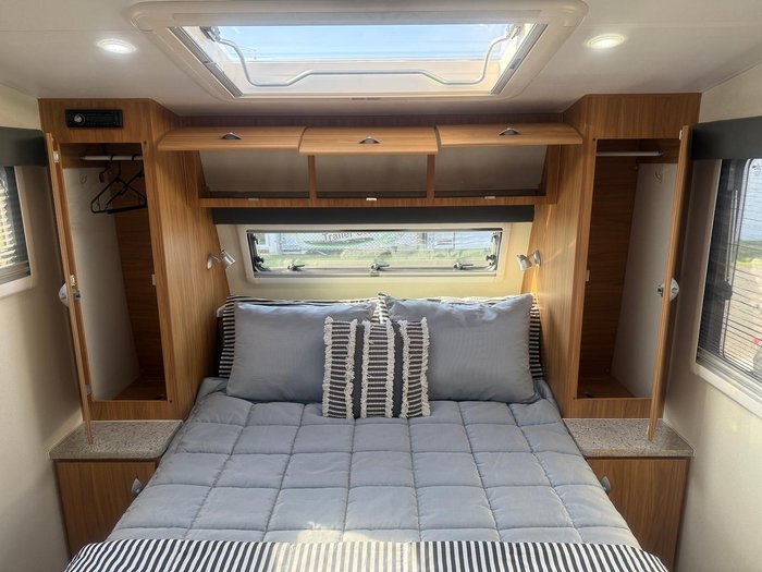 2014 Avan Frances 17' - 1 Owner