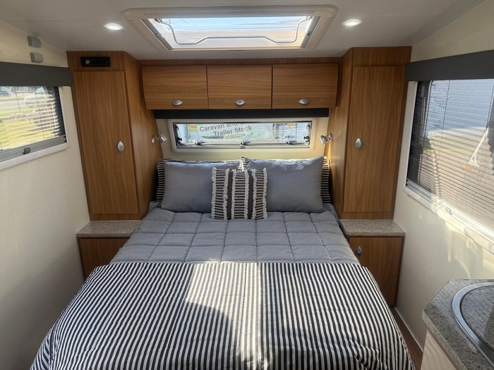 2014 Avan Frances 17' - 1 Owner
