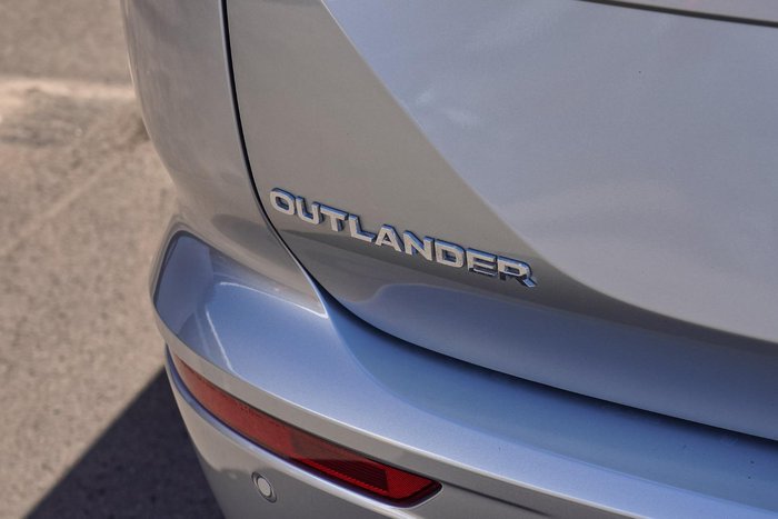 2025 Mitsubishi Outlander LS