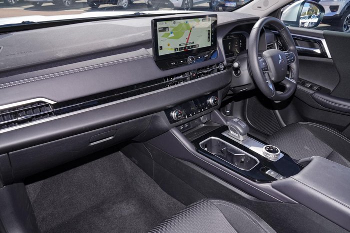 2025 Mitsubishi Outlander LS