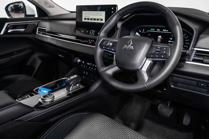 2025 Mitsubishi Outlander LS