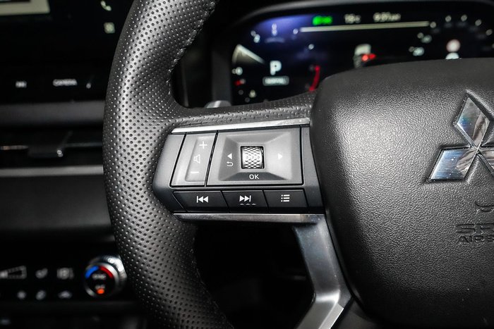 2025 Mitsubishi Outlander LS