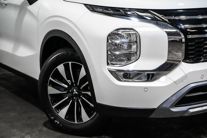 2025 Mitsubishi Outlander LS