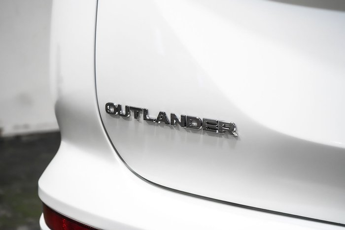 2025 Mitsubishi Outlander LS