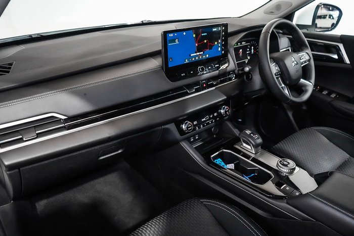 2025 Mitsubishi Outlander LS
