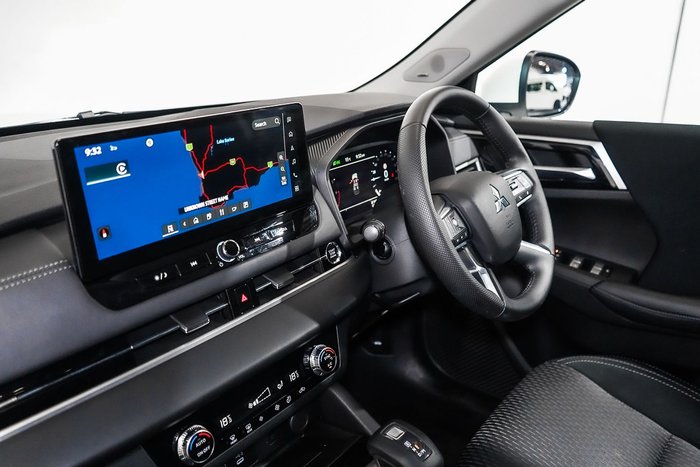 2025 Mitsubishi Outlander LS