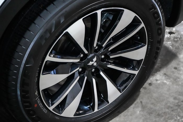 2025 Mitsubishi Outlander LS