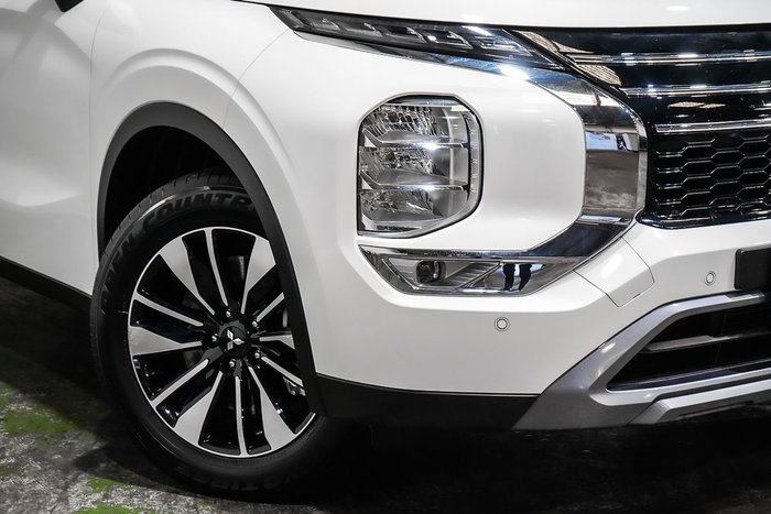 2025 Mitsubishi Outlander LS