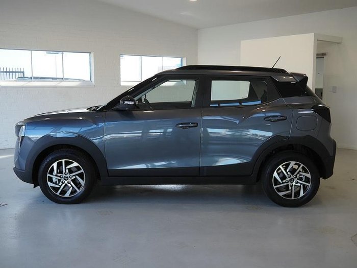 2025 Mahindra XUV3XO AX5L