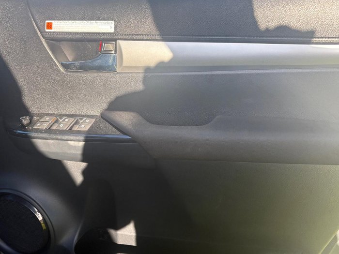 2023 Toyota Hilux SR