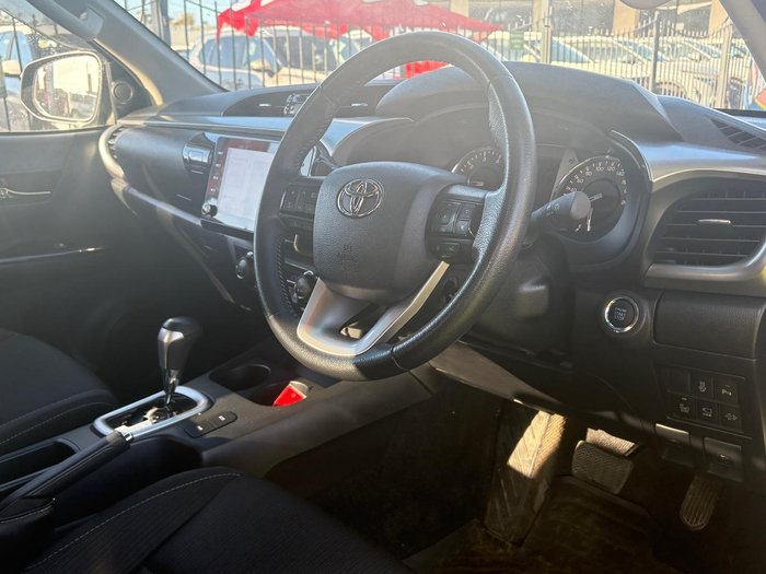 2023 Toyota Hilux SR