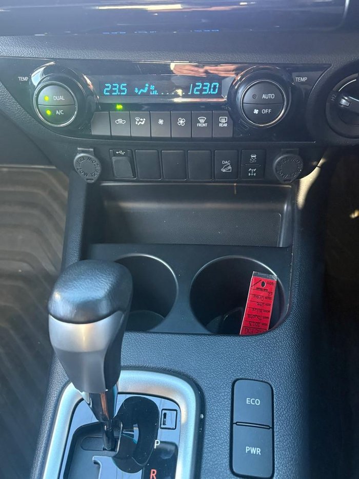 2023 Toyota Hilux SR