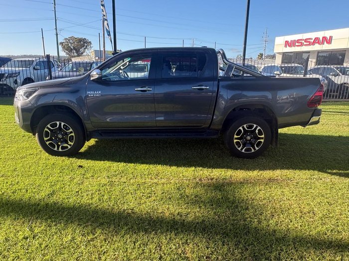 2023 Toyota Hilux SR