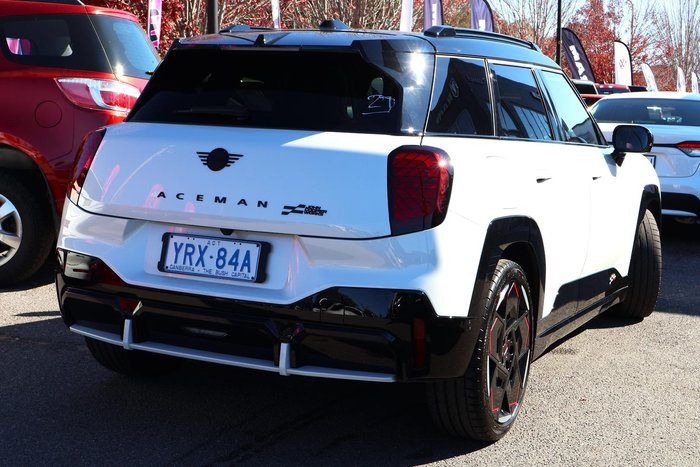 2025 MINI Aceman JCW E Favoured