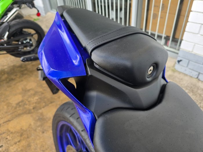 2025 YAMAHA YZF-R3 Blue