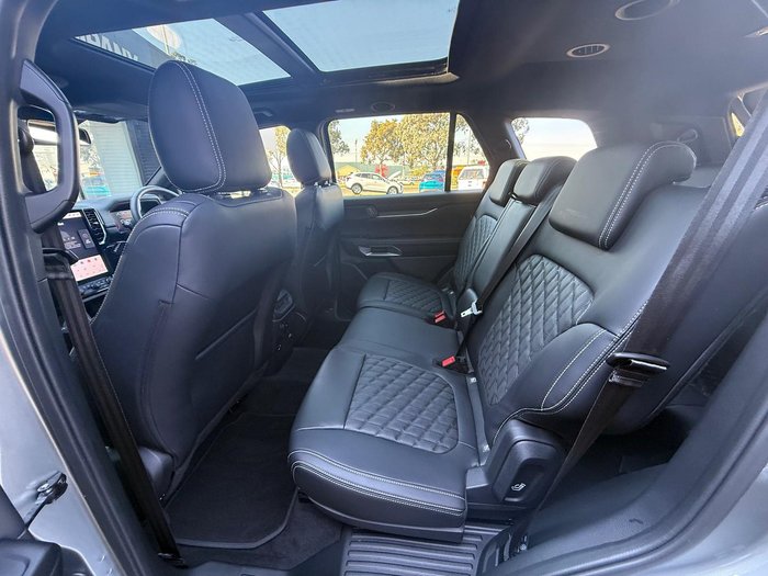 2025 Ford Everest Platinum