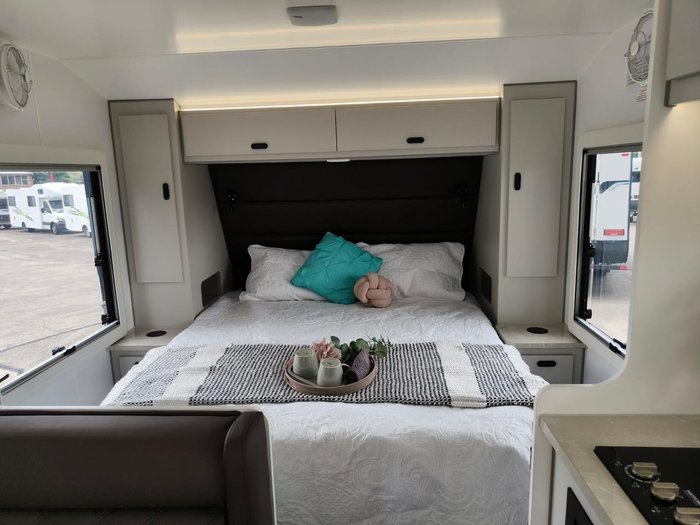2026 JB Caravans Gator-X 17'10 Rd L-Shape Lounge