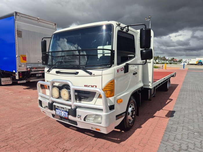 2011 Hino FD 1124-500 Series 6 Ton Tray