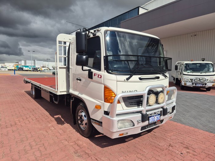 2011 Hino FD 1124-500 Series 6 Ton Tray