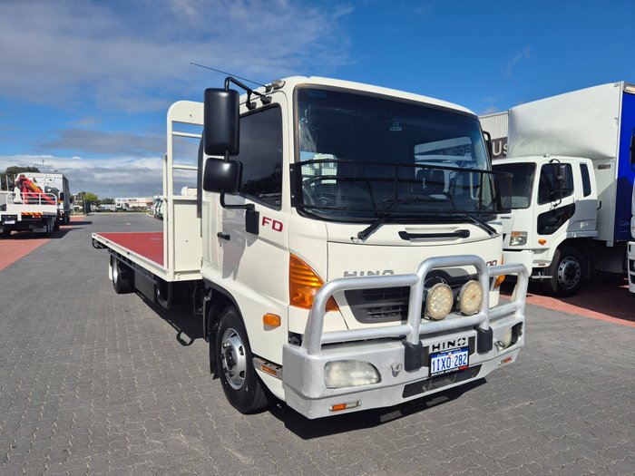 2011 Hino FD 1124-500 Series 6 Ton Tray