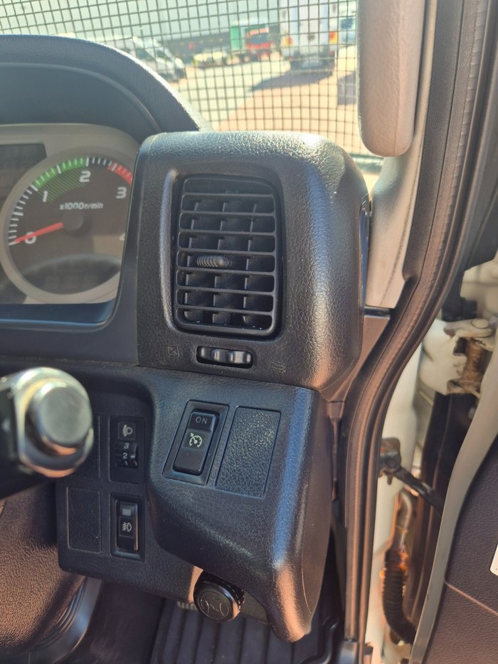 2011 Hino FD 1124-500 Series 6 Ton Tray