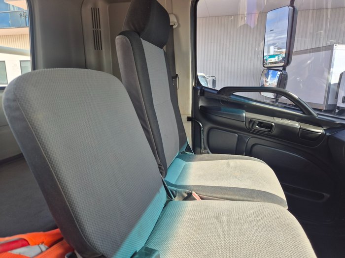 2011 Hino FD 1124-500 Series 6 Ton Tray