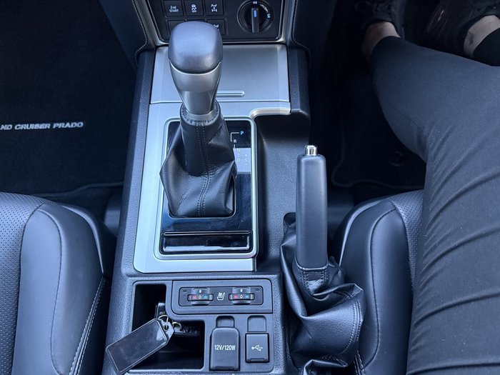 2023 Toyota Landcruiser Prado VX